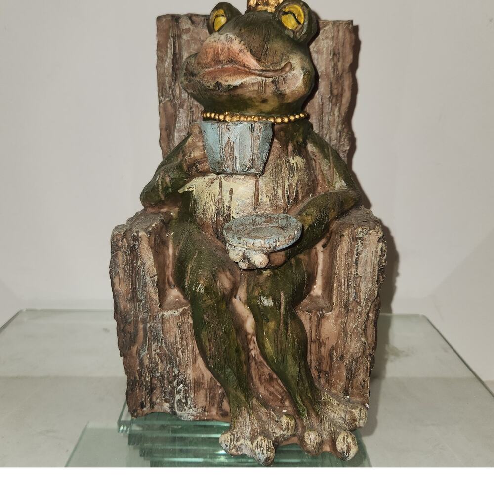 Resin Queen Frog Drinking Coffee Indoor Outdoor Statue